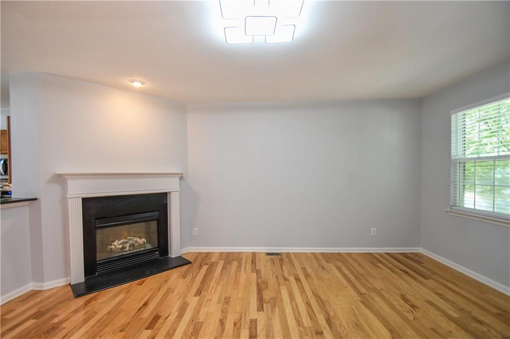 Image 23 of property listing at 2201 Landing Walk Drive, Duluth, GA 30097