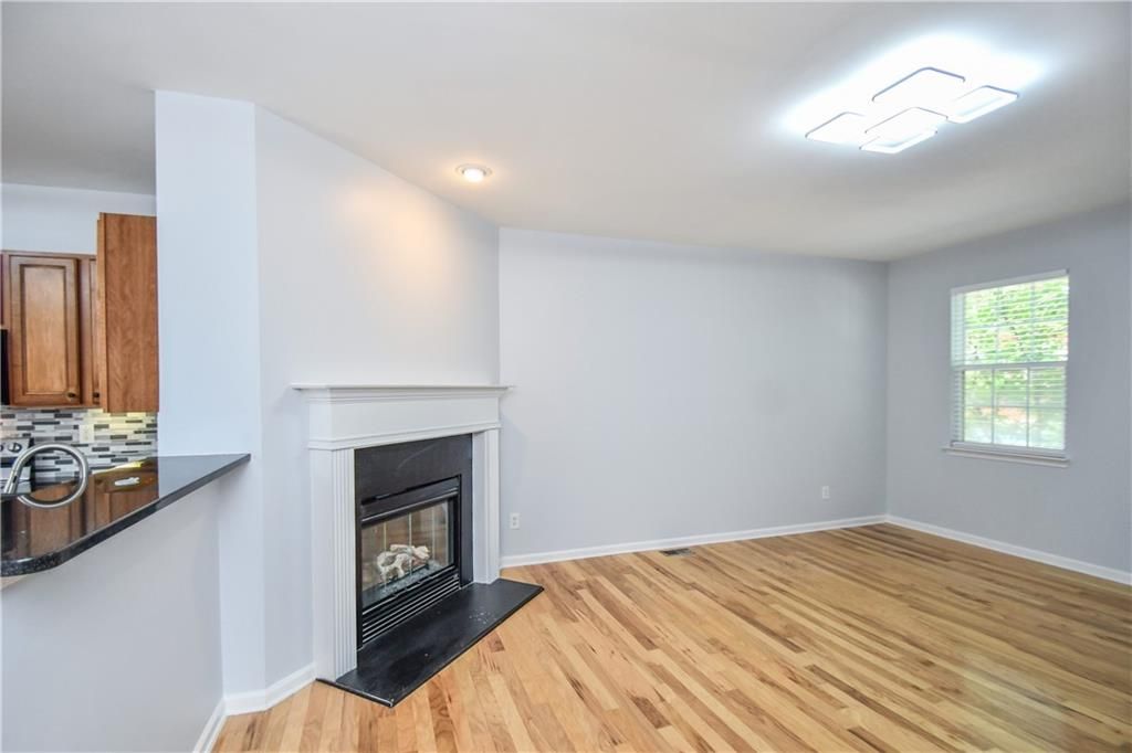 Image 24 of property listing at 2201 Landing Walk Drive, Duluth, GA 30097