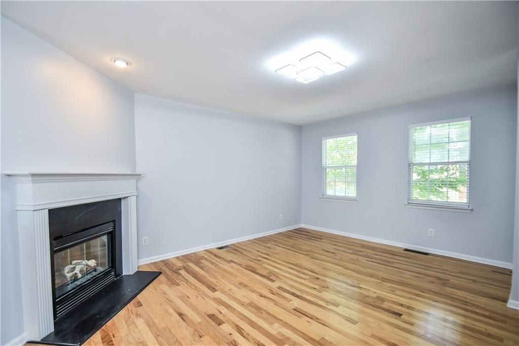 Image 25 of property listing at 2201 Landing Walk Drive, Duluth, GA 30097