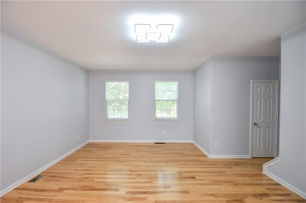 Image 26 of property listing at 2201 Landing Walk Drive, Duluth, GA 30097