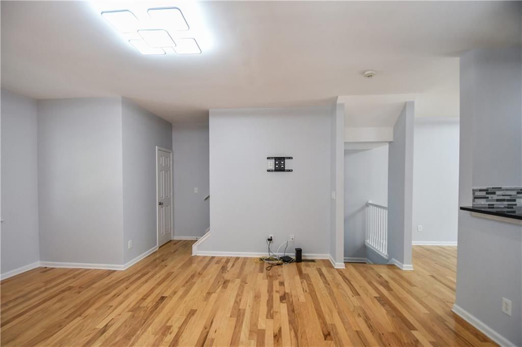 Image 28 of property listing at 2201 Landing Walk Drive, Duluth, GA 30097