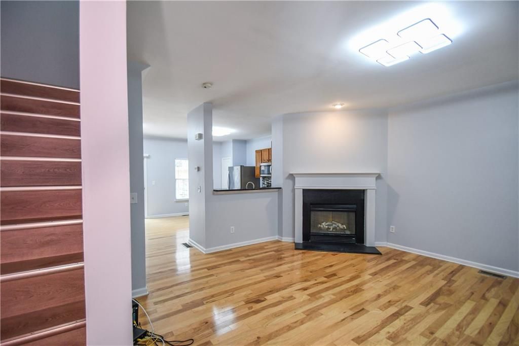 Image 29 of property listing at 2201 Landing Walk Drive, Duluth, GA 30097