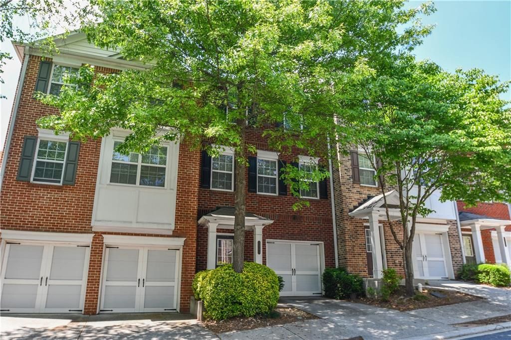 Image 3 of property listing at 2201 Landing Walk Drive, Duluth, GA 30097