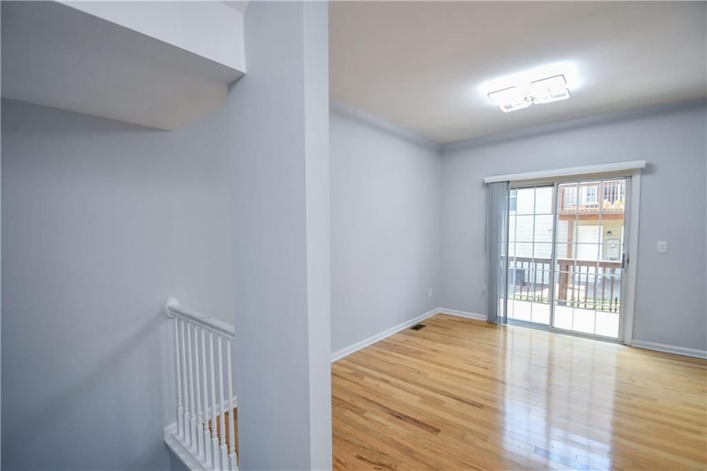 Image 30 of property listing at 2201 Landing Walk Drive, Duluth, GA 30097