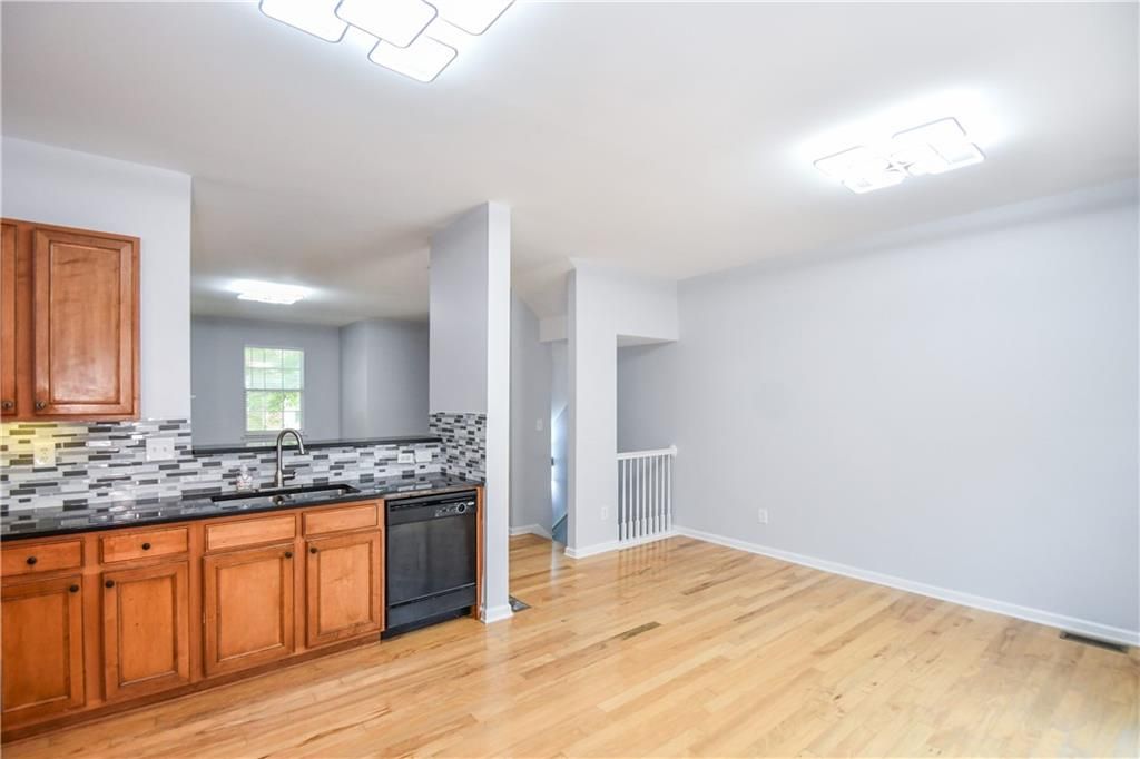 Image 36 of property listing at 2201 Landing Walk Drive, Duluth, GA 30097