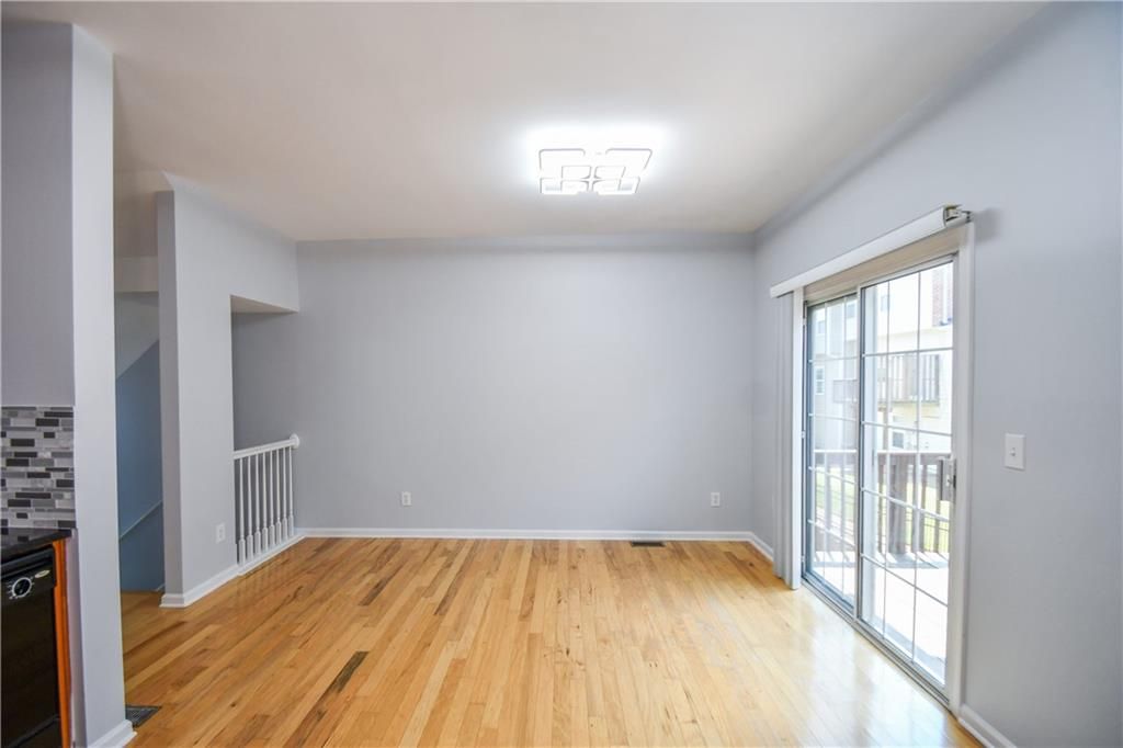 Image 37 of property listing at 2201 Landing Walk Drive, Duluth, GA 30097