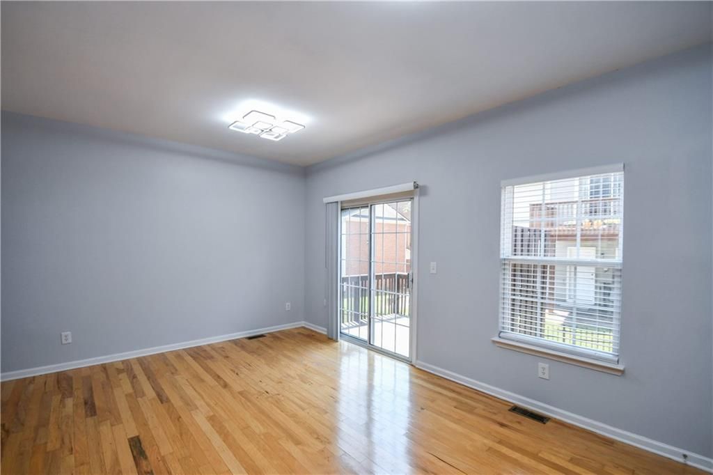 Image 38 of property listing at 2201 Landing Walk Drive, Duluth, GA 30097