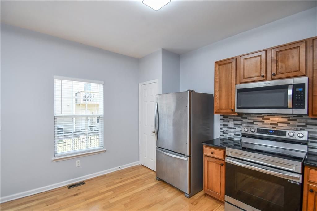 Image 39 of property listing at 2201 Landing Walk Drive, Duluth, GA 30097