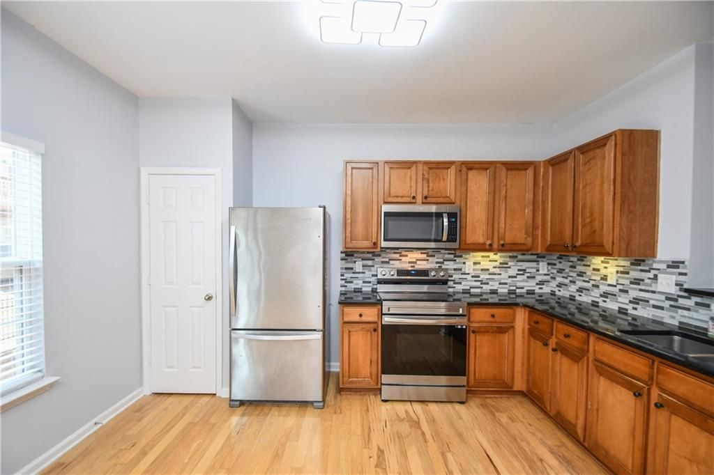 Image 40 of property listing at 2201 Landing Walk Drive, Duluth, GA 30097