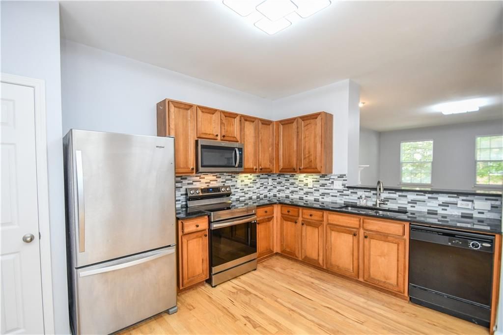 Image 41 of property listing at 2201 Landing Walk Drive, Duluth, GA 30097