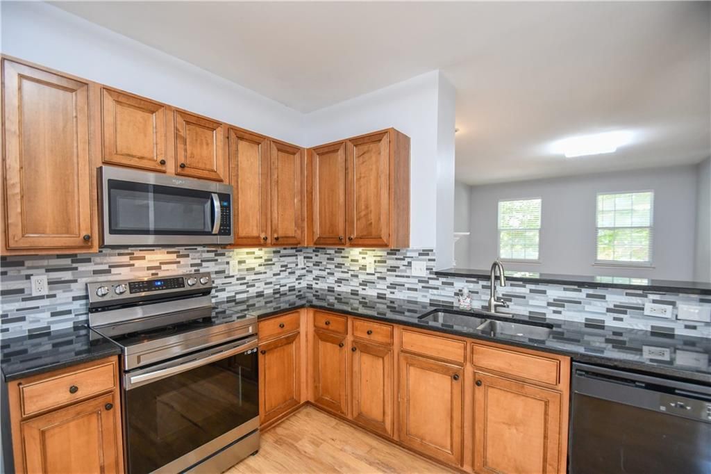 Image 42 of property listing at 2201 Landing Walk Drive, Duluth, GA 30097