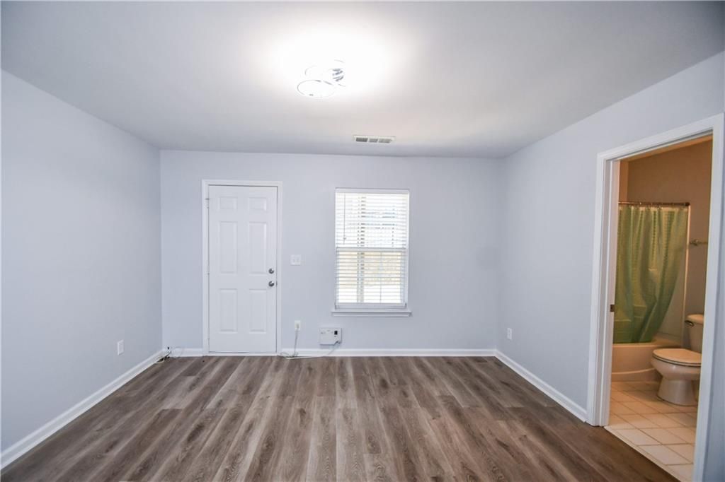 Image 44 of property listing at 2201 Landing Walk Drive, Duluth, GA 30097