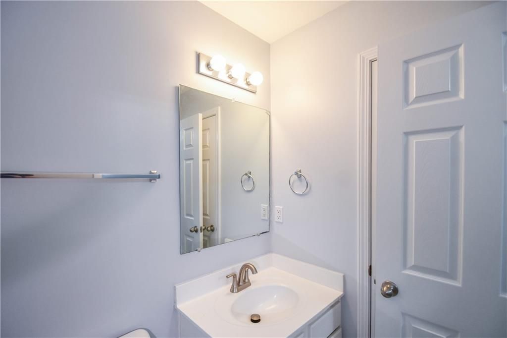 Image 50 of property listing at 2201 Landing Walk Drive, Duluth, GA 30097