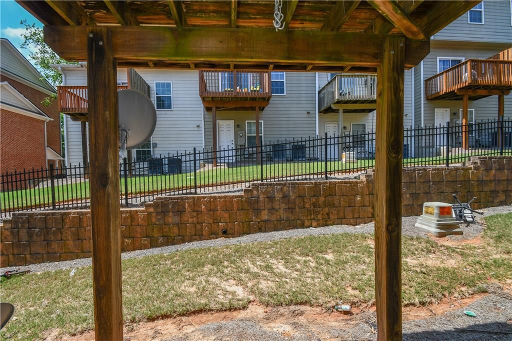 Image 51 of property listing at 2201 Landing Walk Drive, Duluth, GA 30097