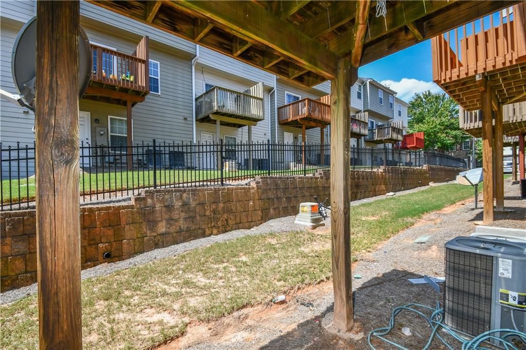 Image 52 of property listing at 2201 Landing Walk Drive, Duluth, GA 30097