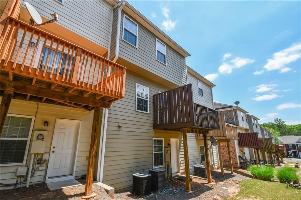 Image 58 of property listing at 2201 Landing Walk Drive, Duluth, GA 30097