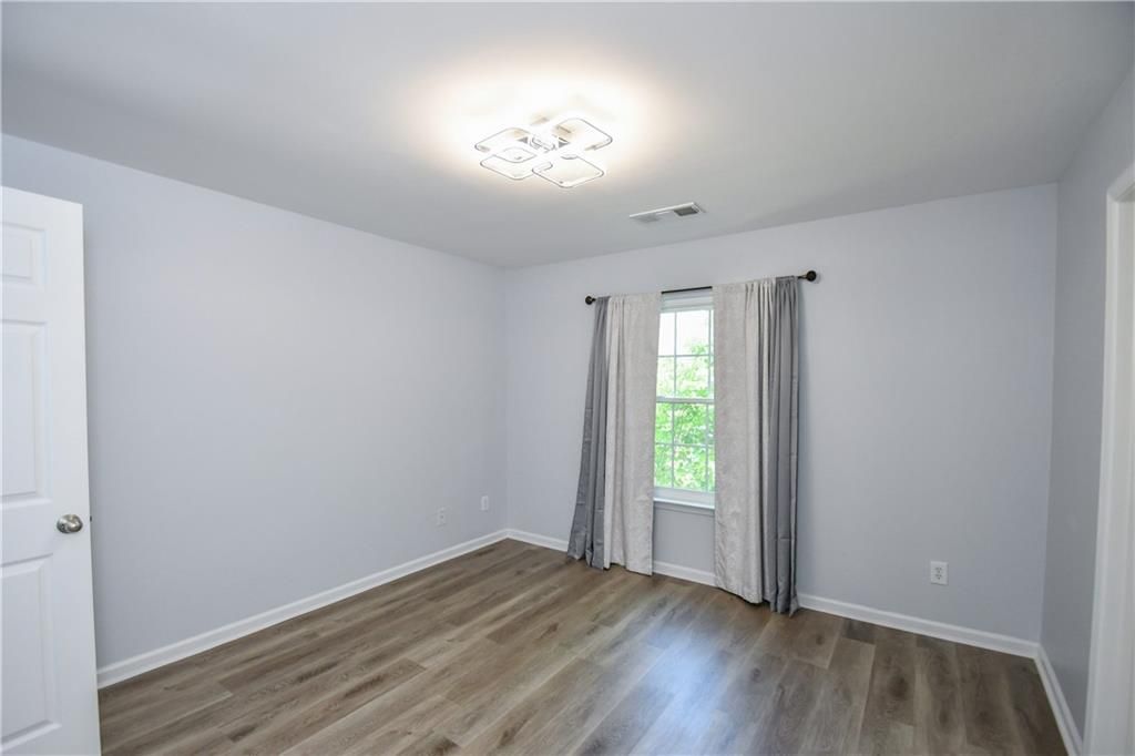 Image 59 of property listing at 2201 Landing Walk Drive, Duluth, GA 30097