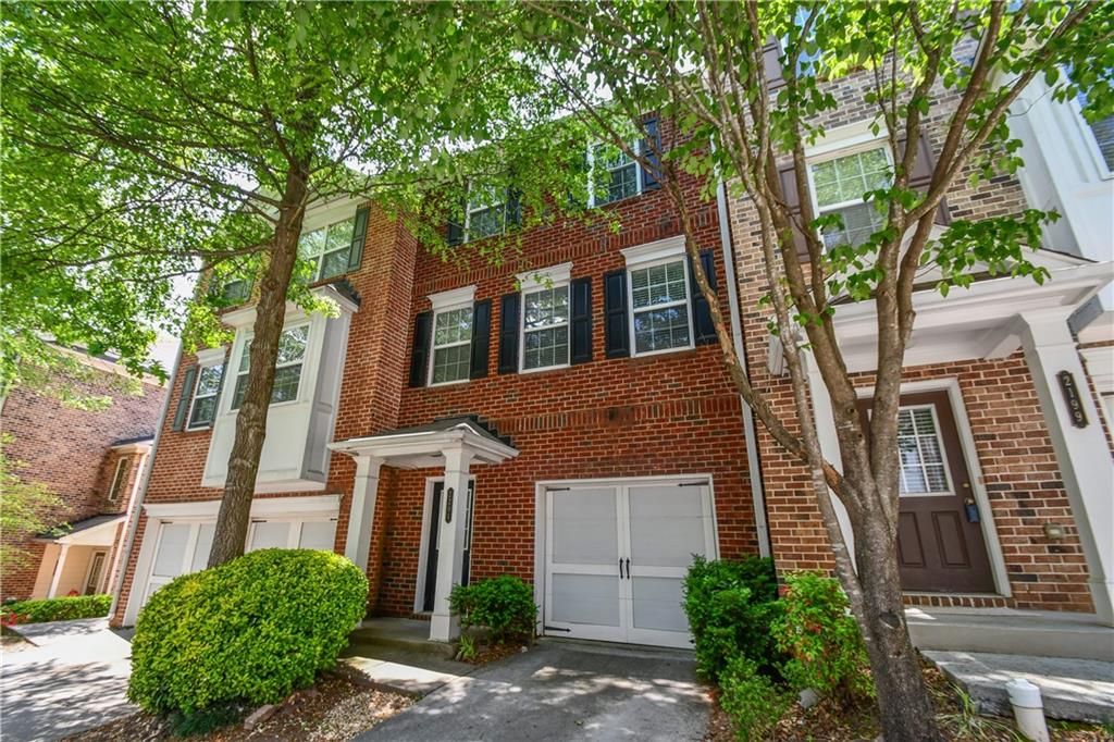 Image 7 of property listing at 2201 Landing Walk Drive, Duluth, GA 30097