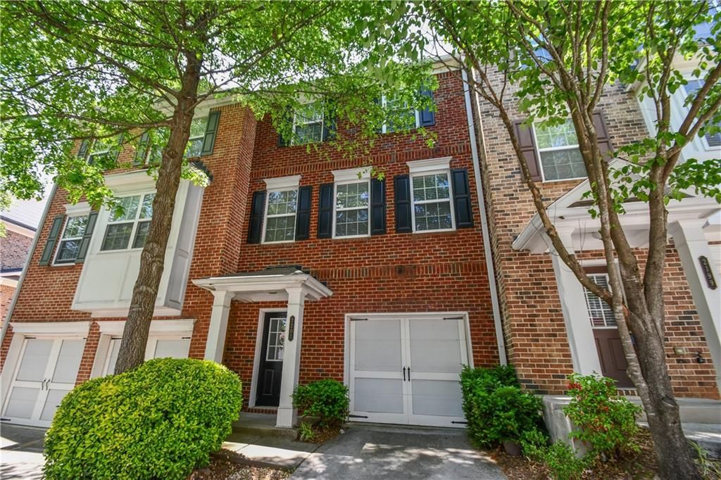 Image 8 of property listing at 2201 Landing Walk Drive, Duluth, GA 30097