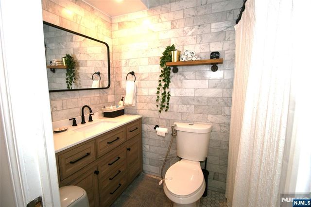 300 Winston Drive L05, Cliffside Park, NJ 07010