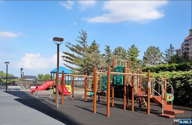 300 Winston Drive L05, Cliffside Park, NJ 07010