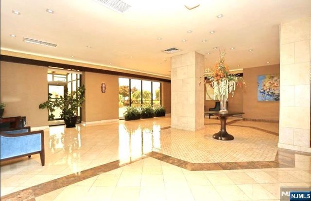 300 Winston Drive L05, Cliffside Park, NJ 07010