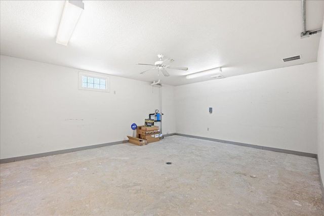 405 Valley View DR, La Grange, TX 78945