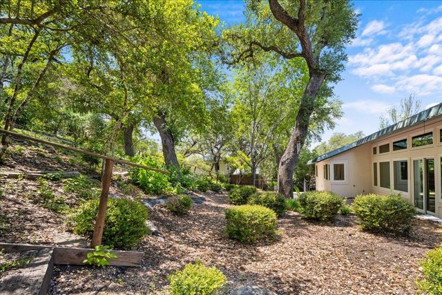 405 Valley View DR, La Grange, TX 78945