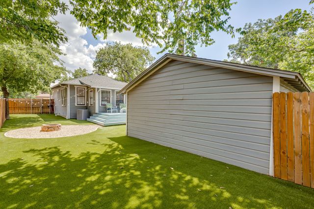 1126 Hawthorne Avenue, Fort Worth, TX 76110