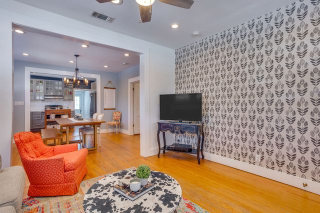 1126 Hawthorne Avenue, Fort Worth, TX 76110