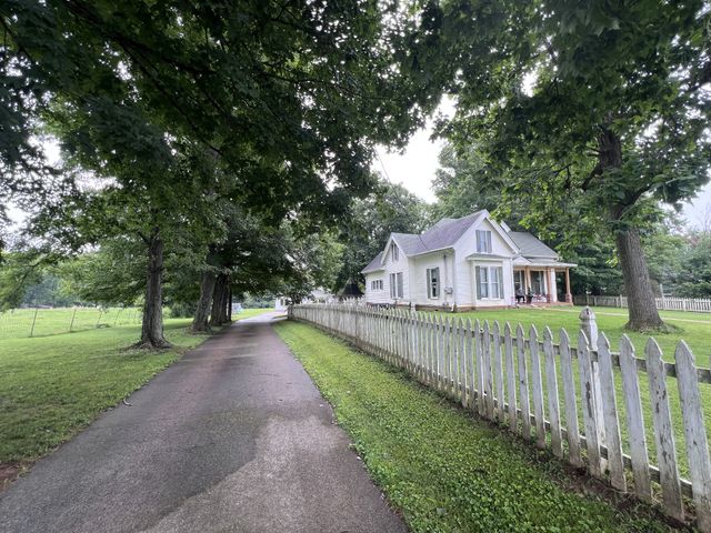 2343 Old Ashland City Rd, Clarksville, TN 37043