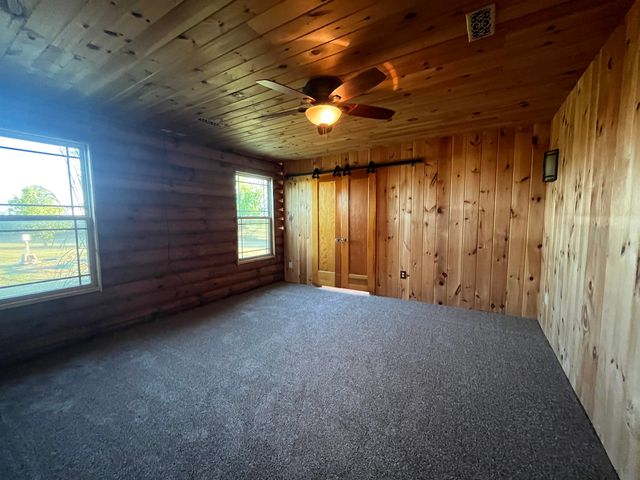 5501 N Streckfus Trl, Salina, KS 67401