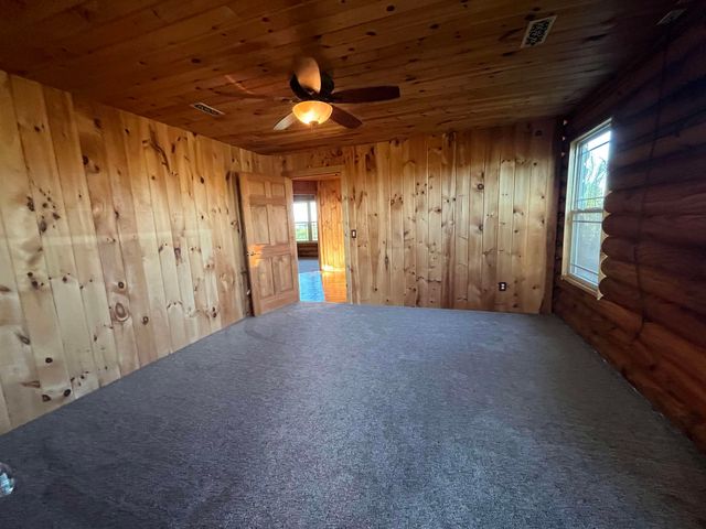 5501 N Streckfus Trl, Salina, KS 67401