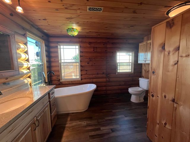 5501 N Streckfus Trl, Salina, KS 67401