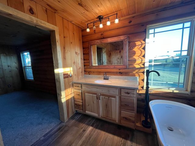 5501 N Streckfus Trl, Salina, KS 67401