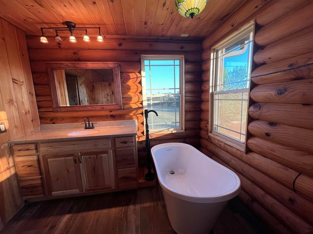 5501 N Streckfus Trl, Salina, KS 67401