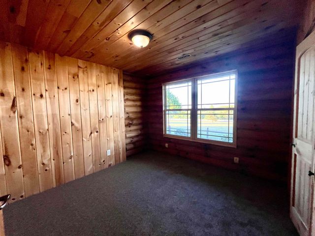 5501 N Streckfus Trl, Salina, KS 67401