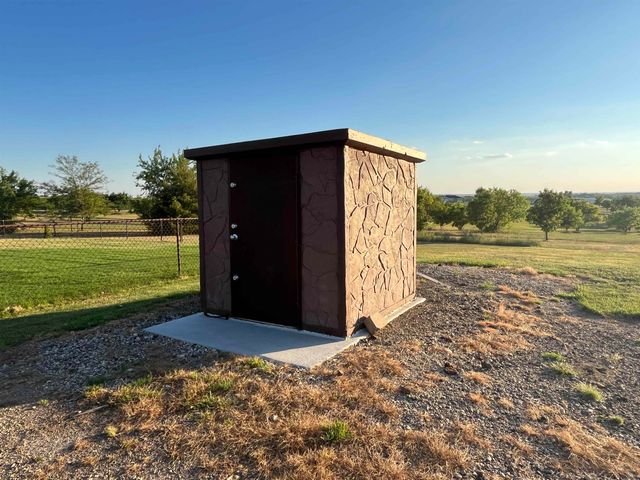 5501 N Streckfus Trl, Salina, KS 67401