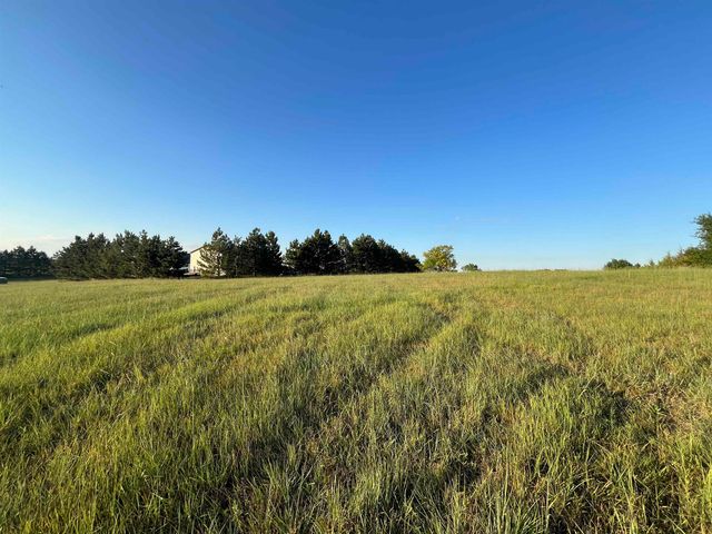 5501 N Streckfus Trl, Salina, KS 67401