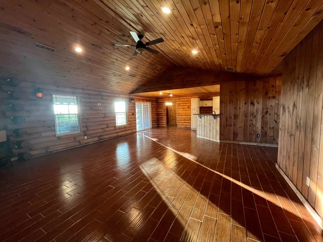 5501 N Streckfus Trl, Salina, KS 67401