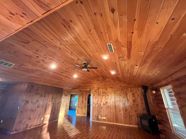 5501 N Streckfus Trl, Salina, KS 67401