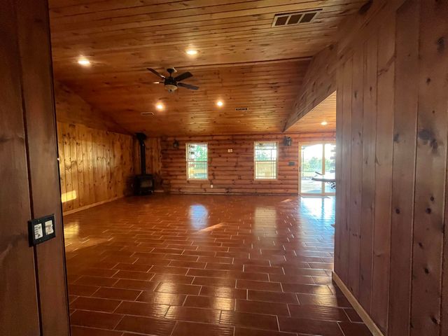 5501 N Streckfus Trl, Salina, KS 67401