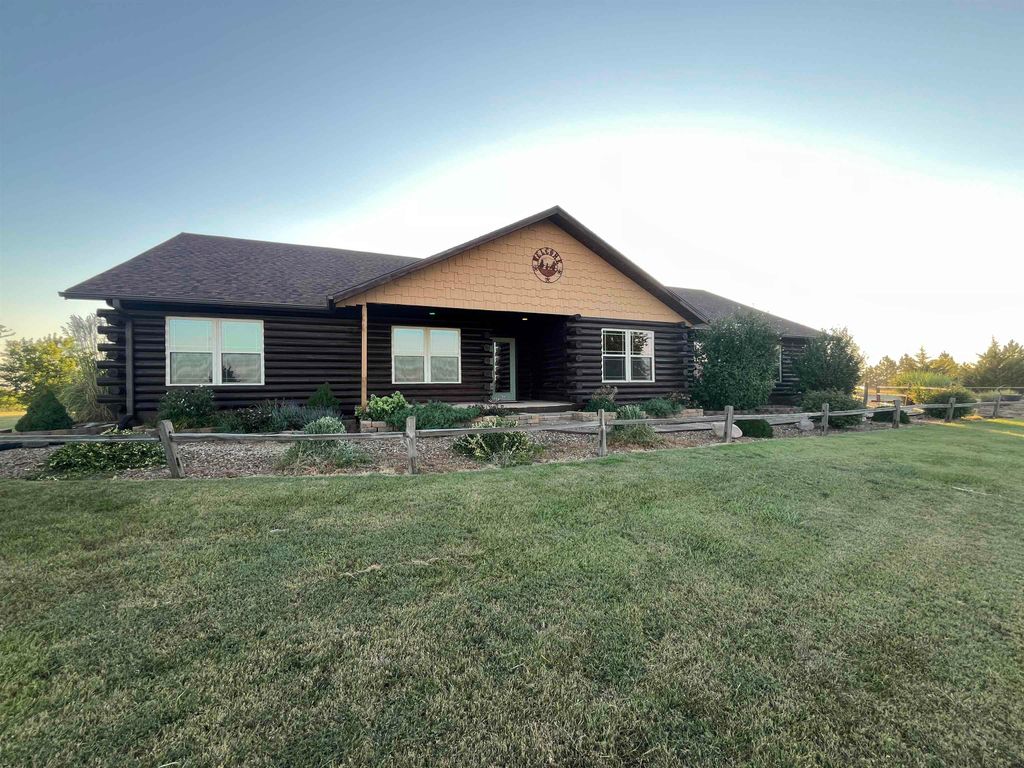 5501 N Streckfus Trl, Salina, KS 67401
