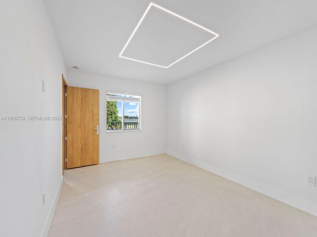 4854 NW 7th St 206, Miami, FL 33126