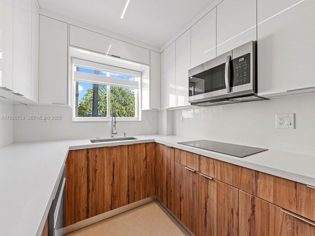 4854 NW 7th St 206, Miami, FL 33126