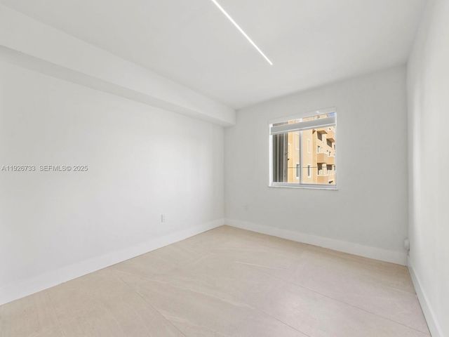 4854 NW 7th St 206, Miami, FL 33126