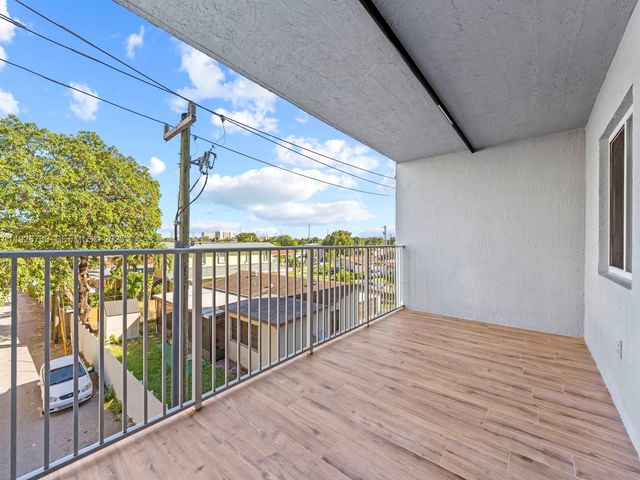 4854 NW 7th St 206, Miami, FL 33126