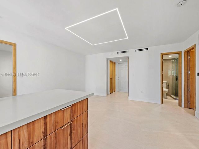 4854 NW 7th St 206, Miami, FL 33126