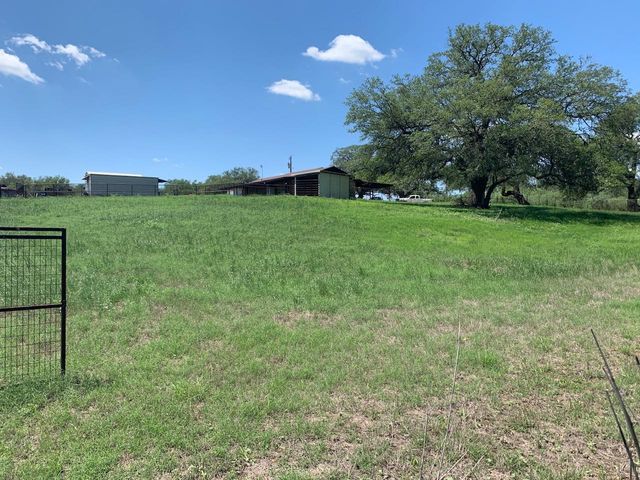 133 Clearfork RD, Lockhart, TX 78644
