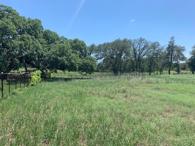 133 Clearfork RD, Lockhart, TX 78644